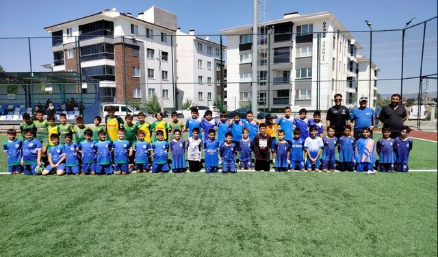 Yaz Spor Okulları Futbol Turnuvası'nda Dostluk Kazandı