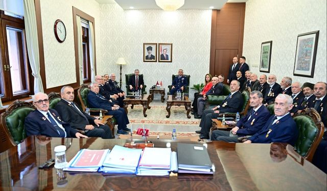Vali Yılmaz Gazileri Makamında Ağırladı
