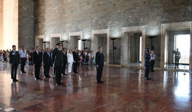 Sivrihisar Eğitim Vakfı 35. Yılına Anıtkabir’de Başladı