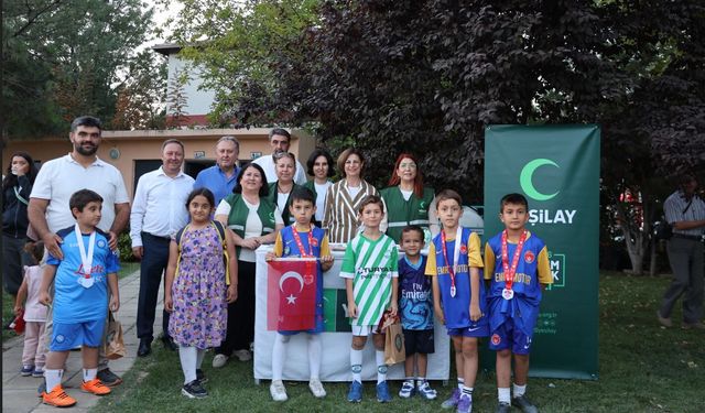 Başkan Ünlüce Minik Kramponların Zafer Coşkusuna Ortak Oldu