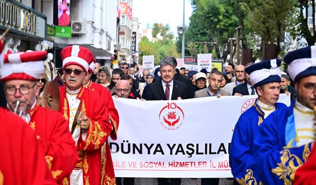 Eskişehir'de Yaşlılar Günü Yürüyüşü