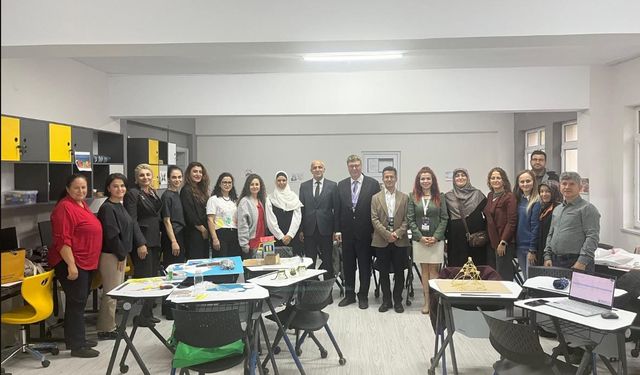 Scientix Türkiye Ekibinden STEM Temel Seviye Eğitimine Ziyaret
