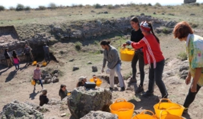 Karacahisar Kalesi’nin yüzde 10’luk kısmına ulaşıldı