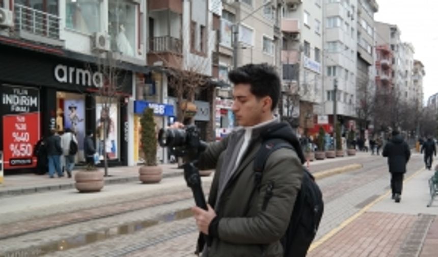 Hemşirelik öğrencisi çektiği videolarla para kazanıyor