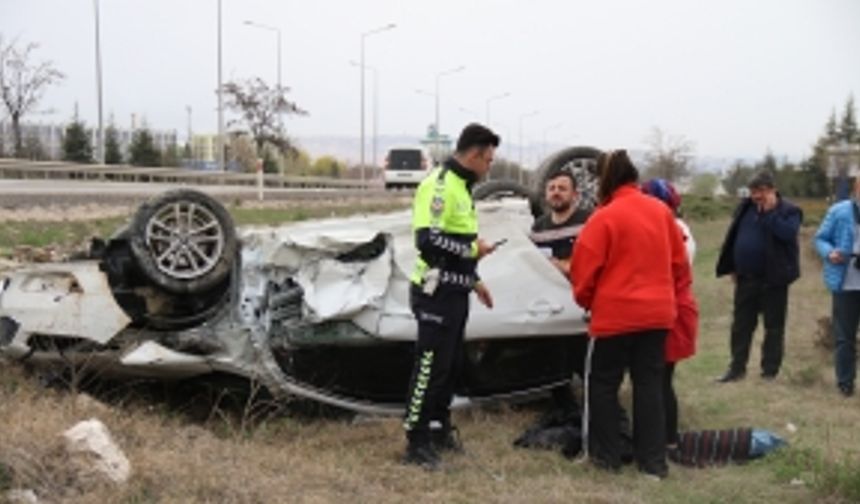 Kontrolden çıkan otomobil takla attı