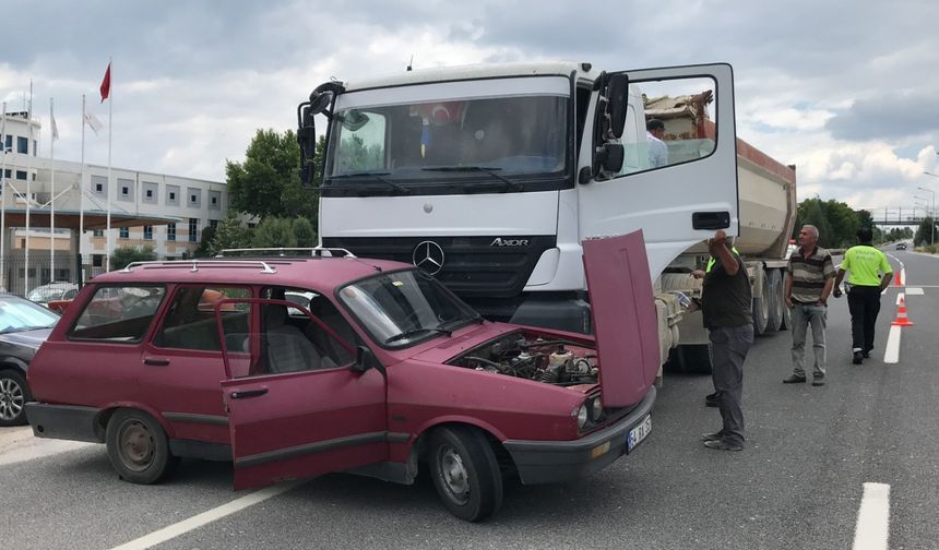 Çarptığı otomobili önüne katarak 5 metre sürükledi