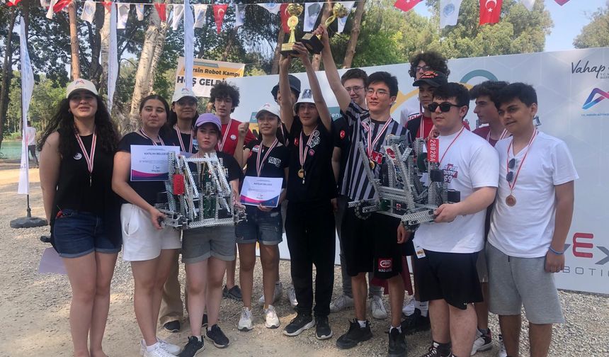 Çağdaş Fen ve Anadolu Lisesi Robotik Takımı Türkiye Şampiyonu