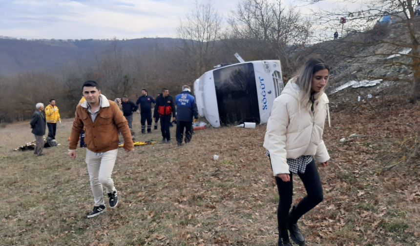 Bilecik'te yolcu midibüsü şarampole devrildi: 7 yaralı