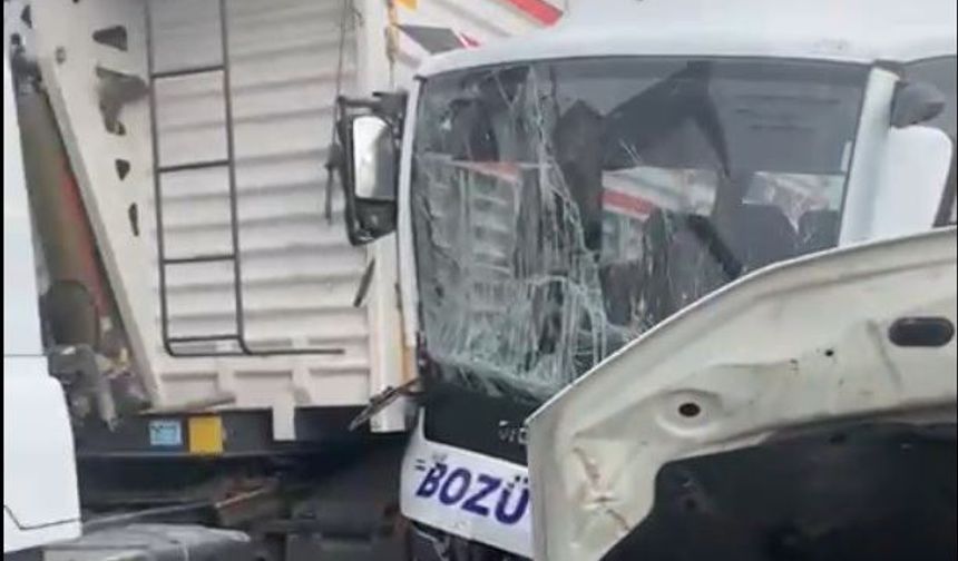 Bilecik'te zincirleme trafik kazası: 11 yaralı