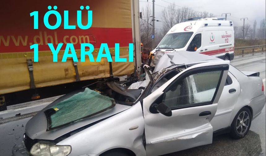 Otomobil tıra arkadan çarptı