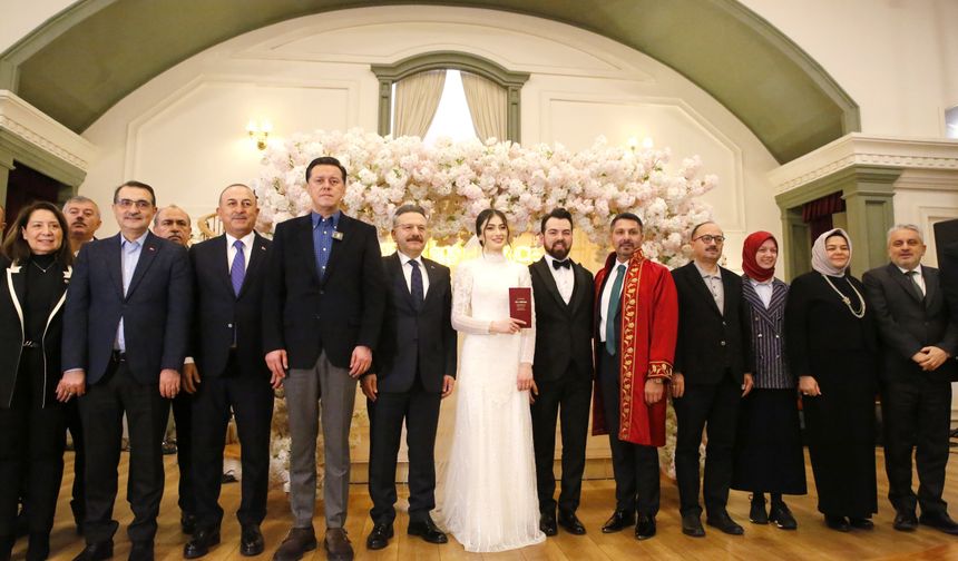 AK Partililer gençlik kolları başkanının düğününde buluştu