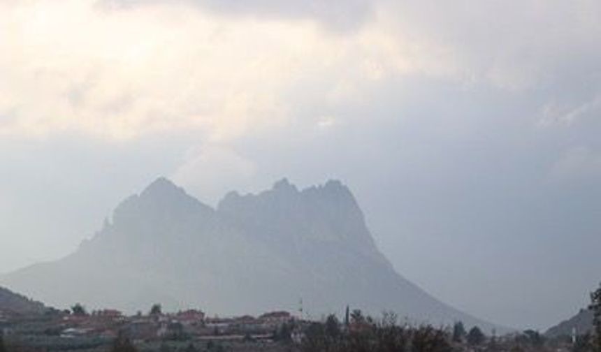 Bozaniç Dağı'nda sis manzarası fotoğraflandı