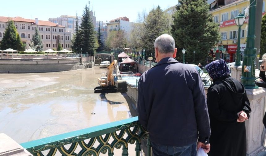 Eskişehir’de gondolların dolaştığı yerde kamyonlar gezdi