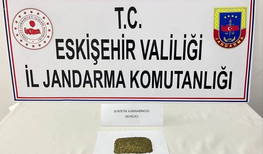 Alpu'ya uyuşturucu taşıyan 2 şüpheli yakalandı