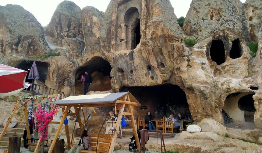 Frig Vadisi Ayazini'de turizm sezonu başladı