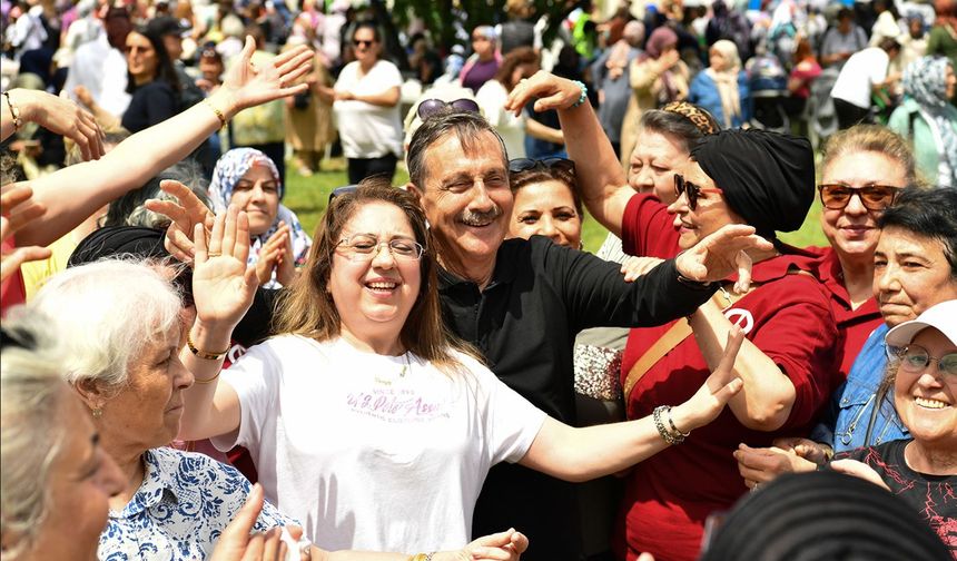 Annelerin Tepebaşı’nda Keyfi Yerinde