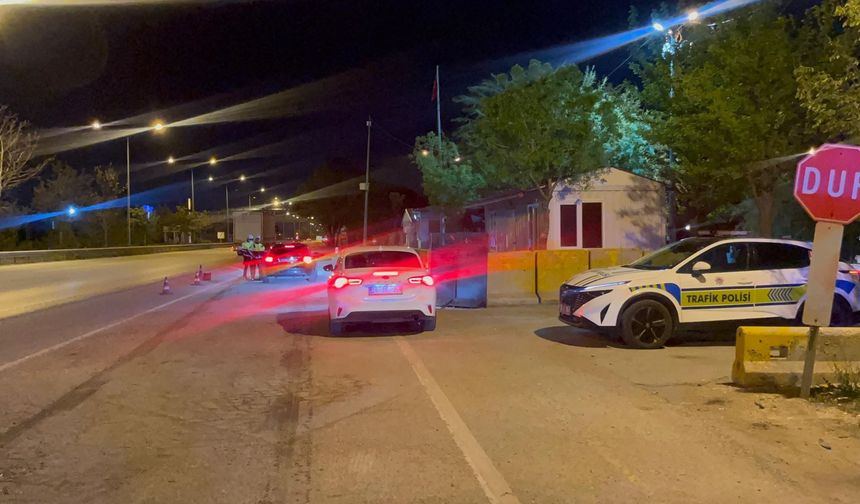 Kaçmaya çalışan aracın çarptığı polis yaralandı