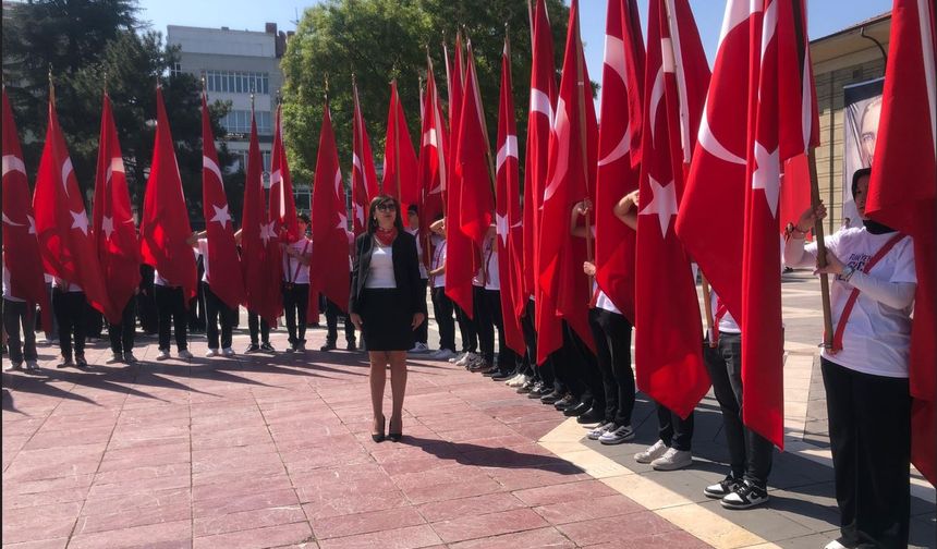 Vilayet Meydanı'nda 19 Mayıs Töreni