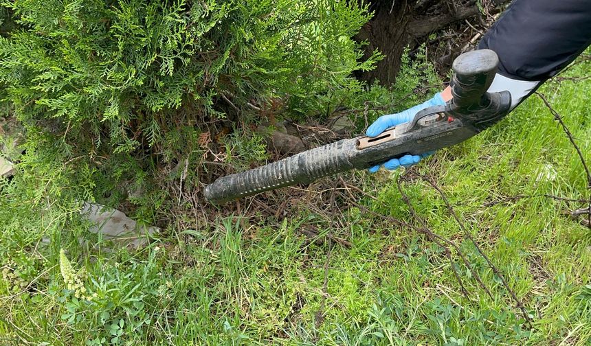Çalılar budanınca pompalı tüfek ortaya çıktı