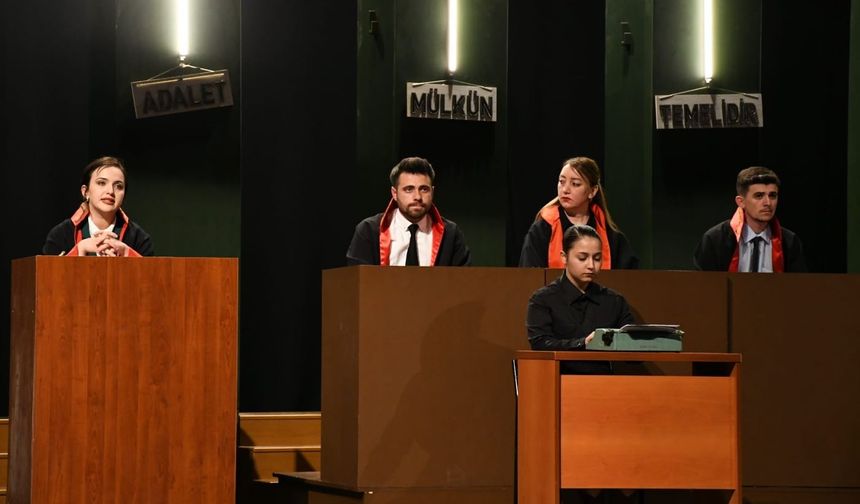 Yargı Mensuplarından  "Reis Bey" Oyunu