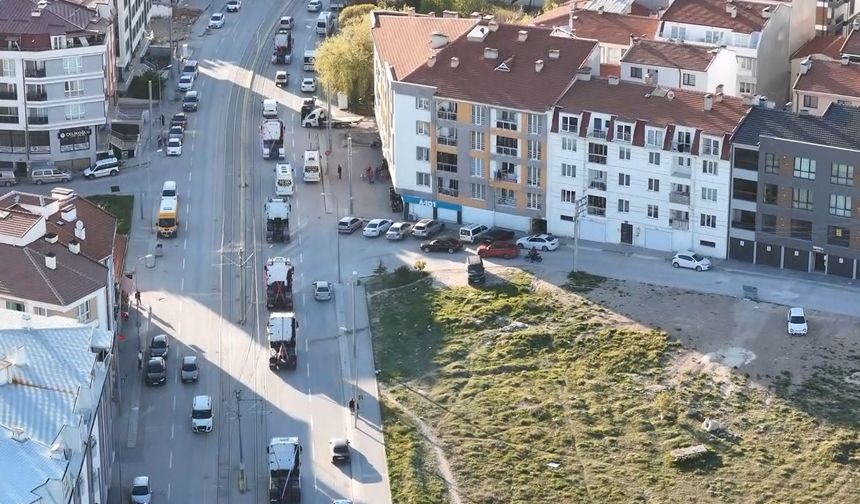 Kaybettiği ağabeyinin oğluna 15 tır ile düğün konvoyu yaptı