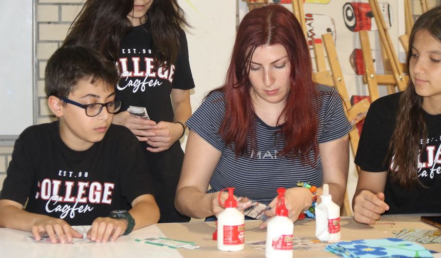 Atık kumaşlardan kitap ayracı üretiyorlar