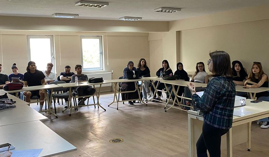 Gençler Toplumsal Sorunlar Konularında Bilgilendirildi