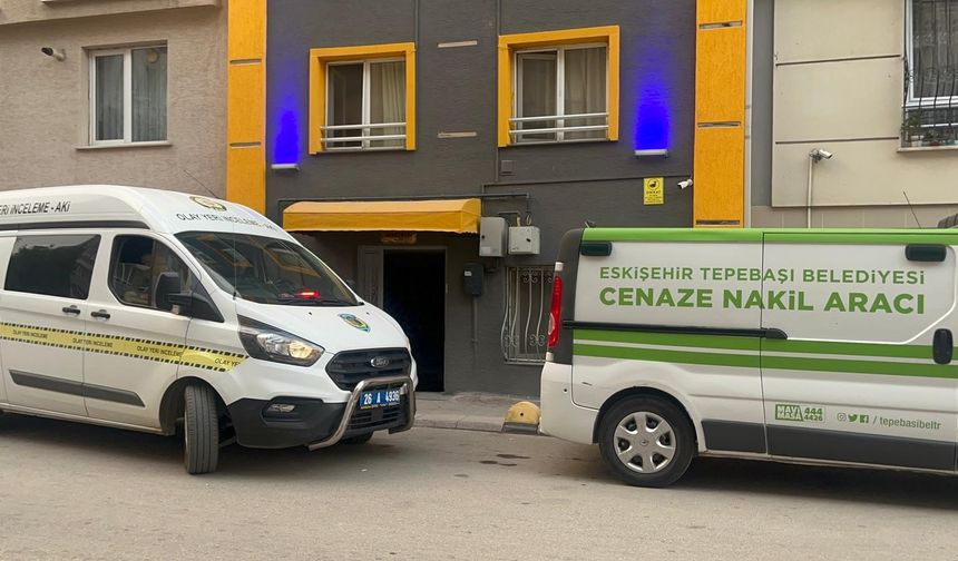Bir İranlı Apartman Merdivenlerinde Ölü Bulundu