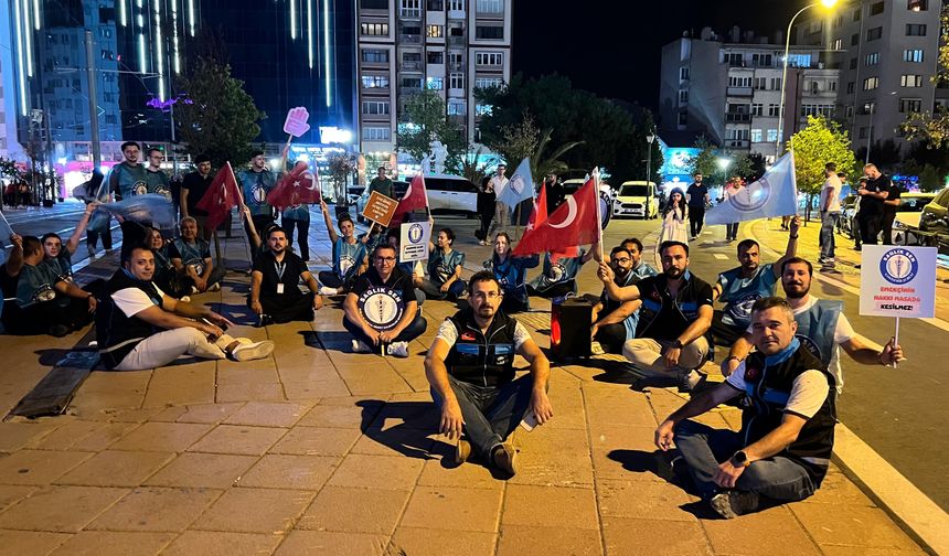 Sağlık Çalışanlarından 112 Dakikalık Oturma Eylemi
