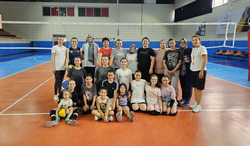 Gençlik Spor'dan 'Evinin Sultanları Projesi'