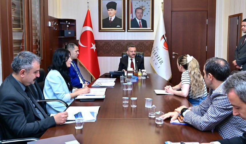 Vali Aksoy Halk Günlerinde Yüzlerce Vatandaşı Dinledi