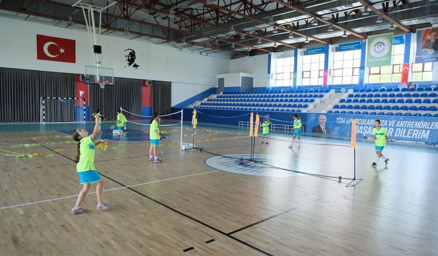 Badminton Okulu’nda Minikler Hem Öğreniyor Hem Eğleniyor