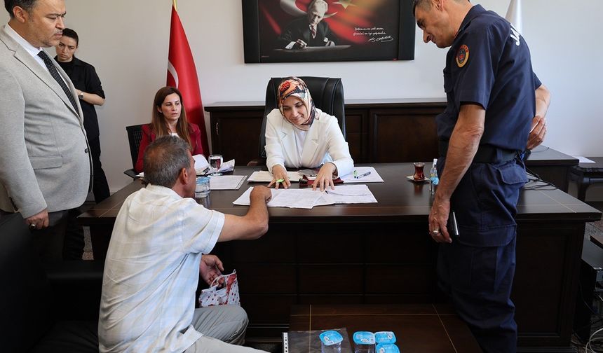 Afyonkarahisar'da Vali Halkın Sorunlarını Dinledi
