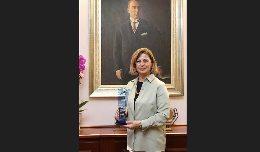 Başkan Ayşe Ünlüce’ye “Yılın Büyükşehir Belediye Başkanı” Ödülü