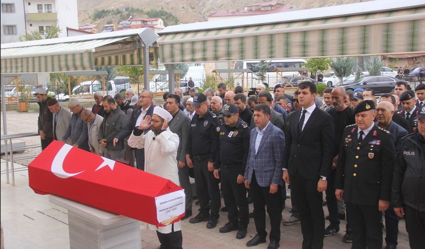 Eskişehir'de kansere yenik düşen polis Sivas'ta toprağa verildi