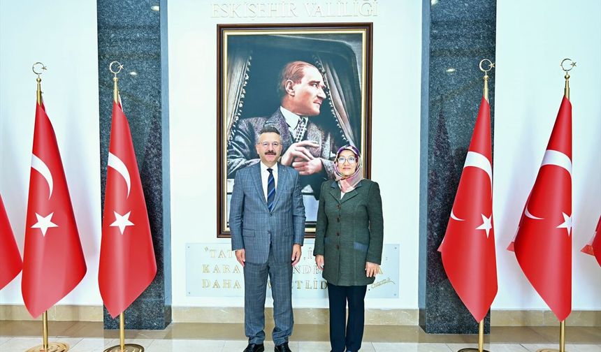 Valilik konutunu satıp okul yaptıran Vali Aksoy’u mahallenin muhtarı ziyaret etti