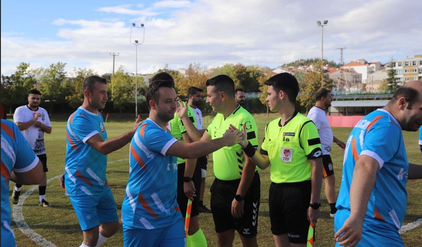 Cumhuriyet Kupası İçin Futbol Turnuvası Başladı