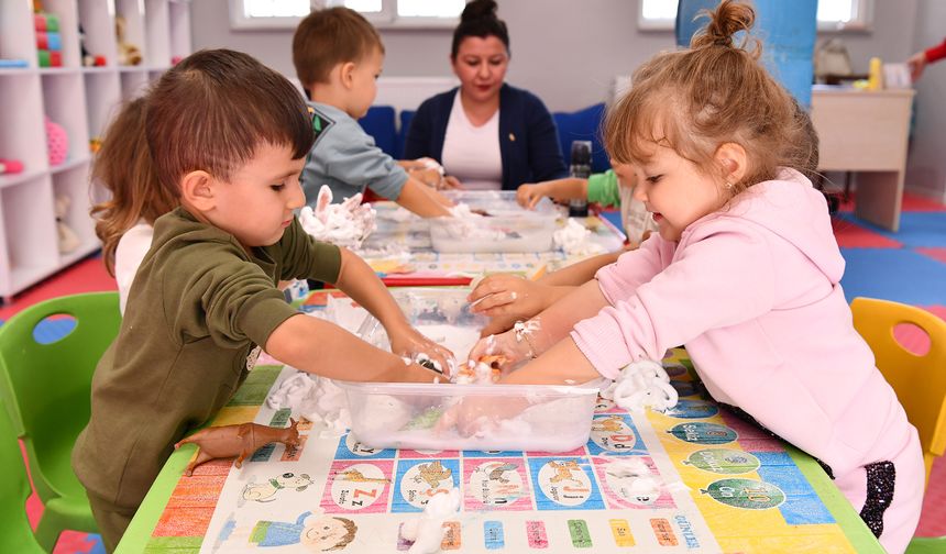 Çocuklar Hem Öğreniyor Hem Eğleniyor