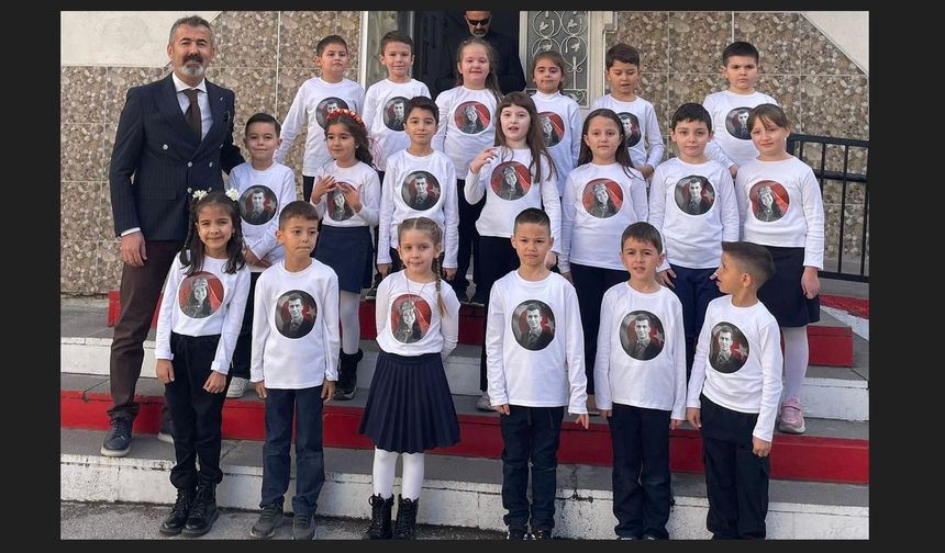 Öğrenciler Şehit Öğretmenleri Unutmadı