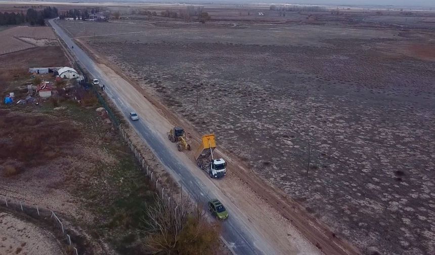 Büyükşehir Belediyesinden Çifteler’e 30 Kilometrelik Yol Çalışması