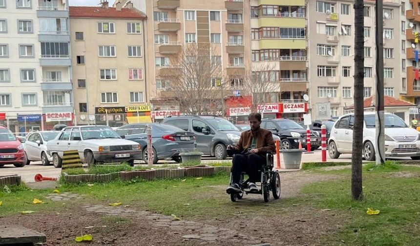 Felç kalan genç sürücüye hasta yatağında ikinci şok