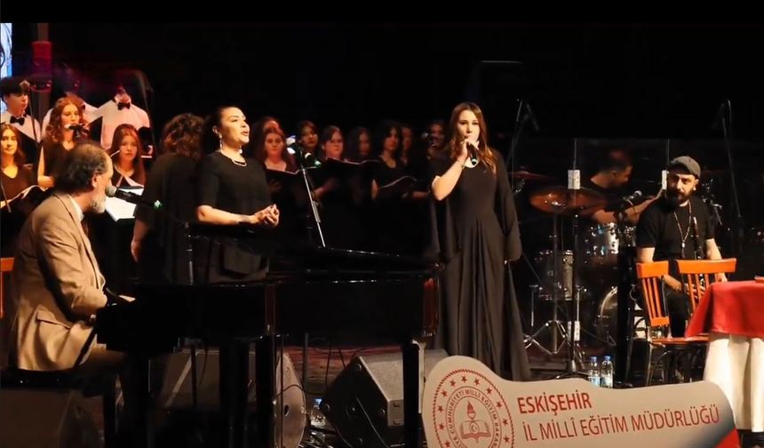 Eskişehir Atatürk Güzel Sanatlar Lisesi Öğrencileri Ayakta Alkışlandı