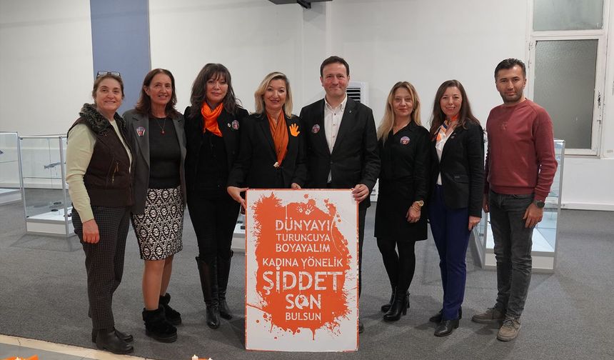 “Siber Dünyada Kadın Olmak”