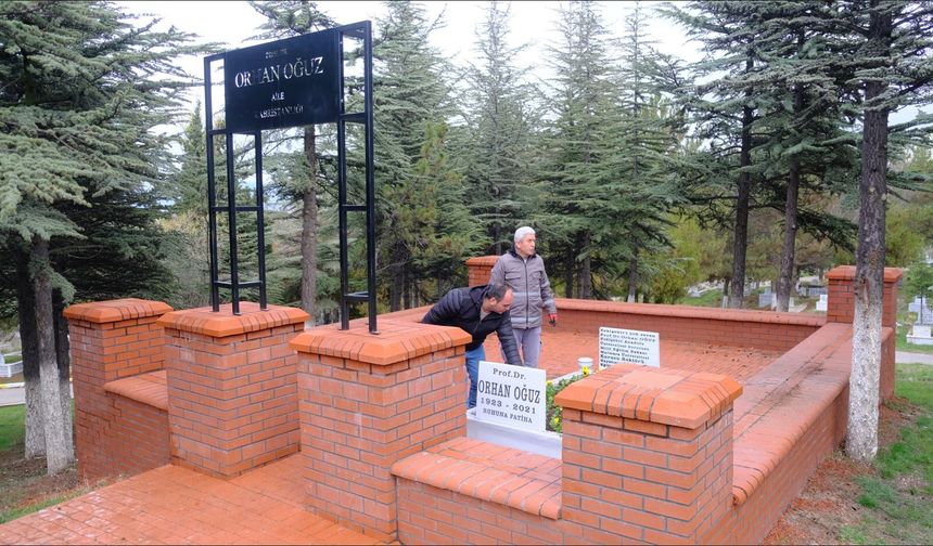 Anadolu Üniversitesinden Kurucusu Orhan Oğuz’a Büyük Vefa