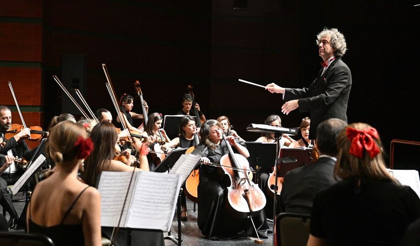 Anadolu Üniversitesi Senfoni Orkestrası’ndan “Yeni Yıl Konseri”
