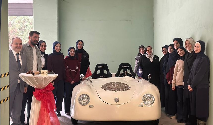 Suriye Devlet Başkanı’nın Eşi Latife El Durubi'den Kadıköy Anadolu İmam Hatip Lisesi’ne Ziyaret