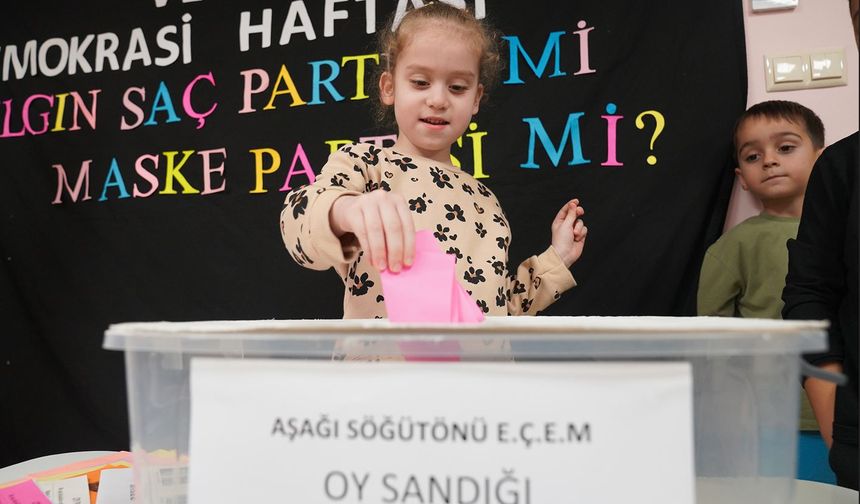 Minikler Demokrasiyle Tanıştı