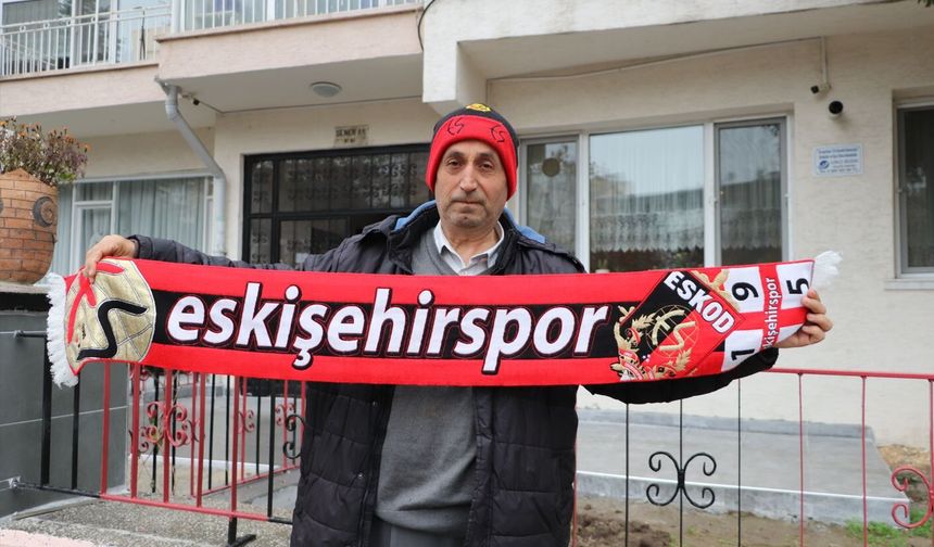 Eskişehir'de apartman sakinleri Eskişehirspor sevgisini binaya taşıdı