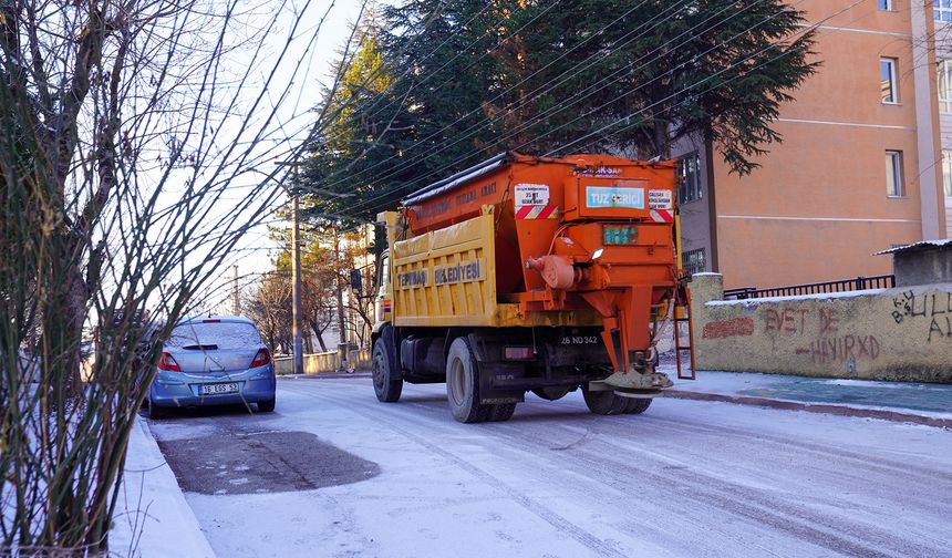 Tepebaşı’nda Buzlanmaya Karşı Çalışmalar Başladı