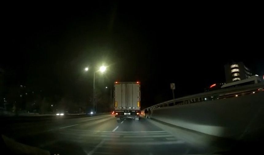 Karanlıkta görünmeyen yayalar facianın eşiğinden döndü